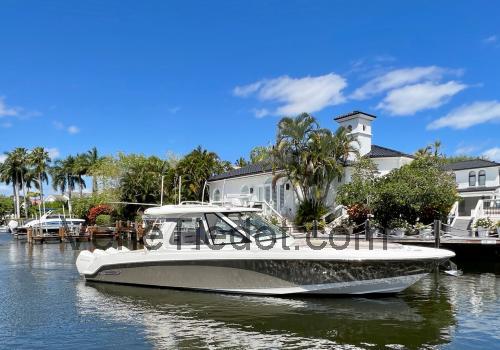 Boston Whaler 380 Realm Tekniset tiedot ja arvostelut